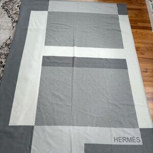 Hermès Gray and White Blanket